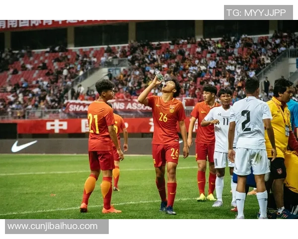 足球耿自强的奋斗精神与团队合作的完美结合之路 足球耿自强的奋斗精神与团队合作的完美结合之路